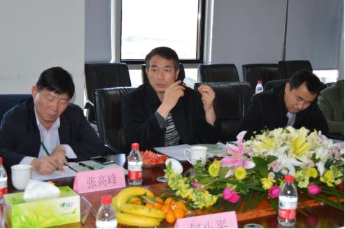 北京市工商聯(lián)佘運副主席(中)、張峰處長(cháng)(左)，北京市統戰部曹杰處長(cháng)(右)