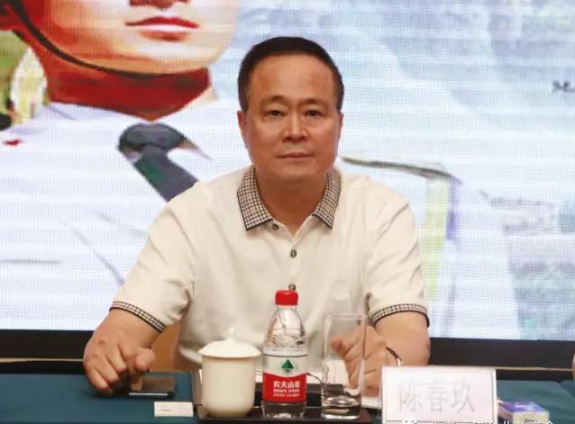 北京福建企業(yè)總商會(huì )黨委書(shū)記、會(huì )長(cháng)陳春玖